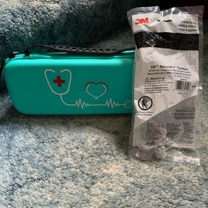 I am selling my practically new nursing kit!